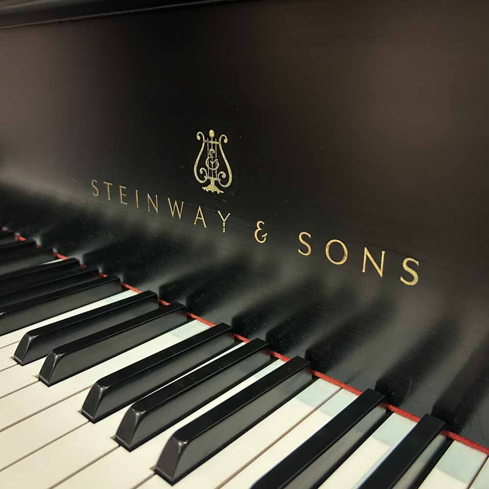 Steinway L Grand Piano Front Logo