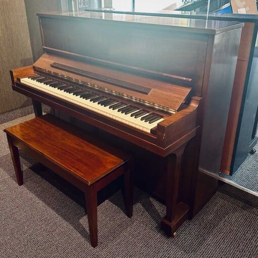 Steinway & Sons 142 Right Angle