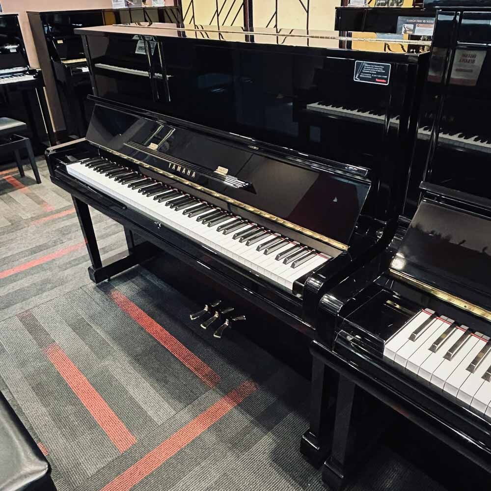 Yamaha U10 Upright Piano Right Angle
