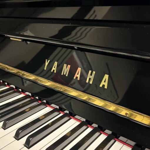Yamaha U10A Front Logo