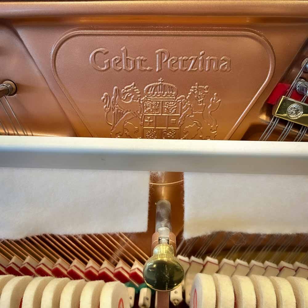 Gebe Perzina GP129BBR Upright Piano Inside Logo