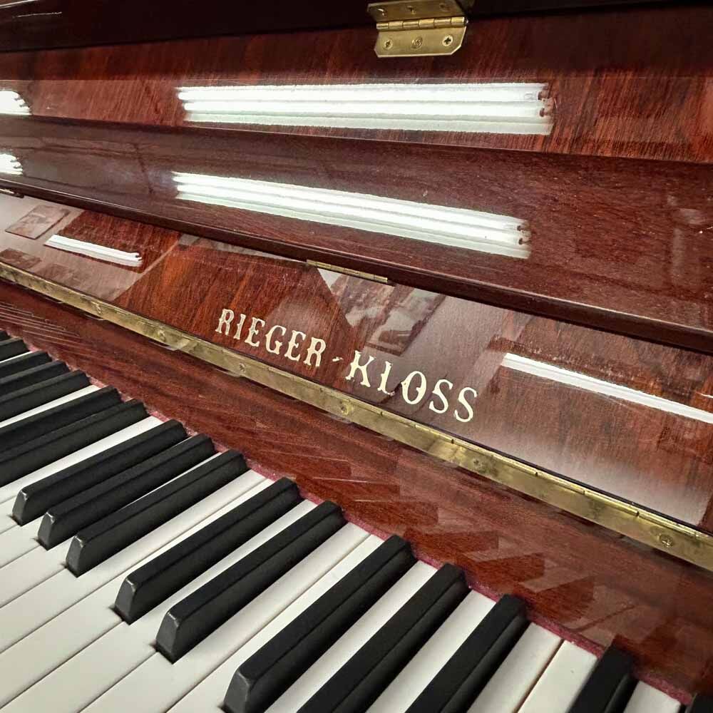 Rieger Kloss 118 Moderna Upright Piano Front Logo
