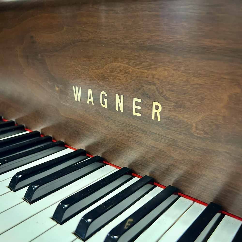 Wagner G157 Grand Piano Front Logo