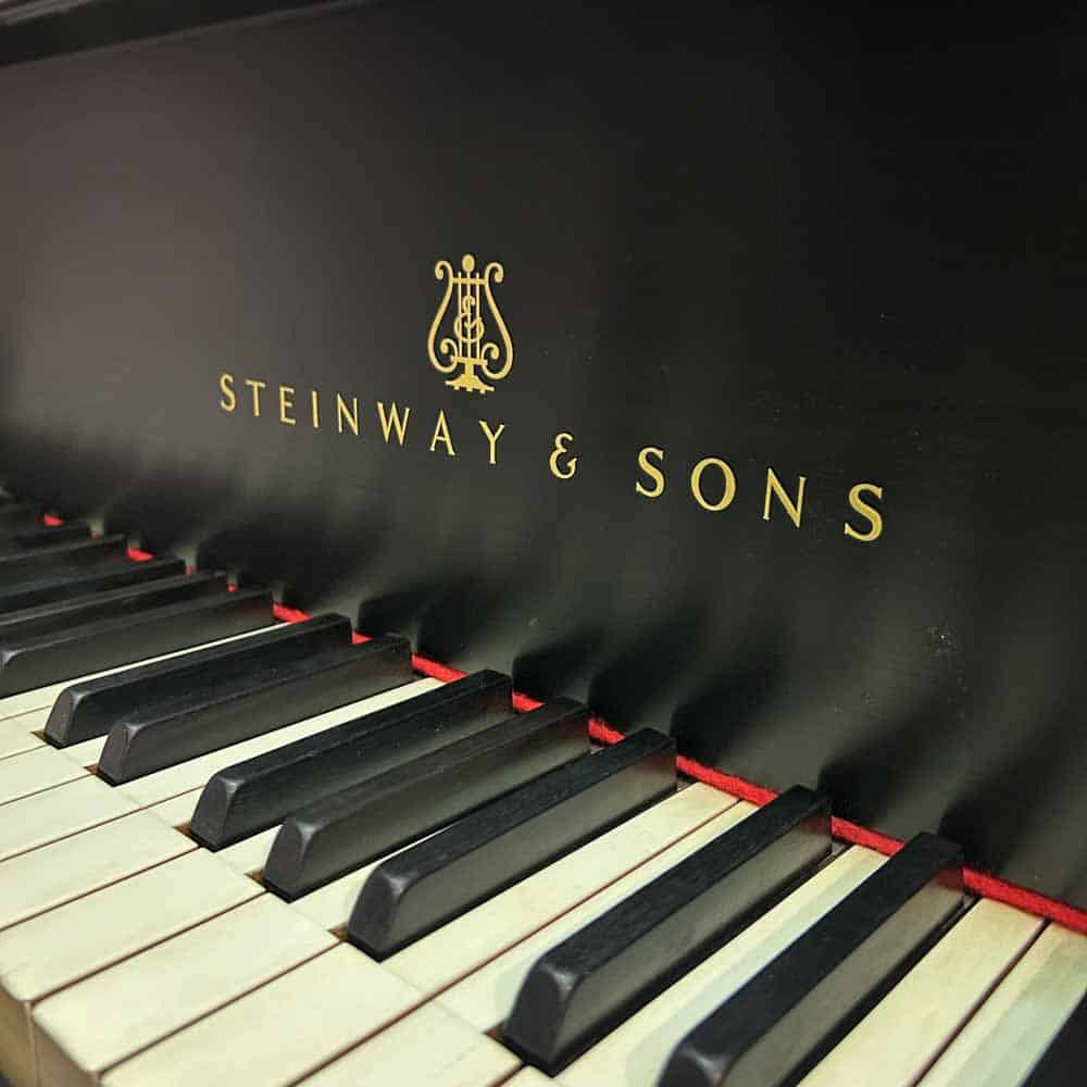 Steinway L Front Logo