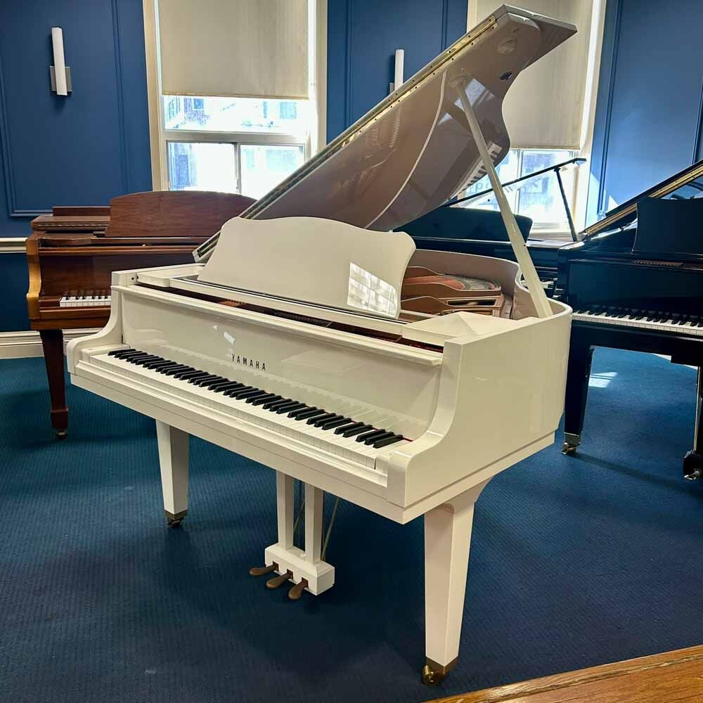 Yamaha GH1 Grand Piano Right Angle