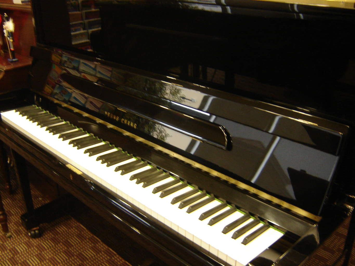 Young Chang Upright Piano 118 - Made in 1992 - Image 3