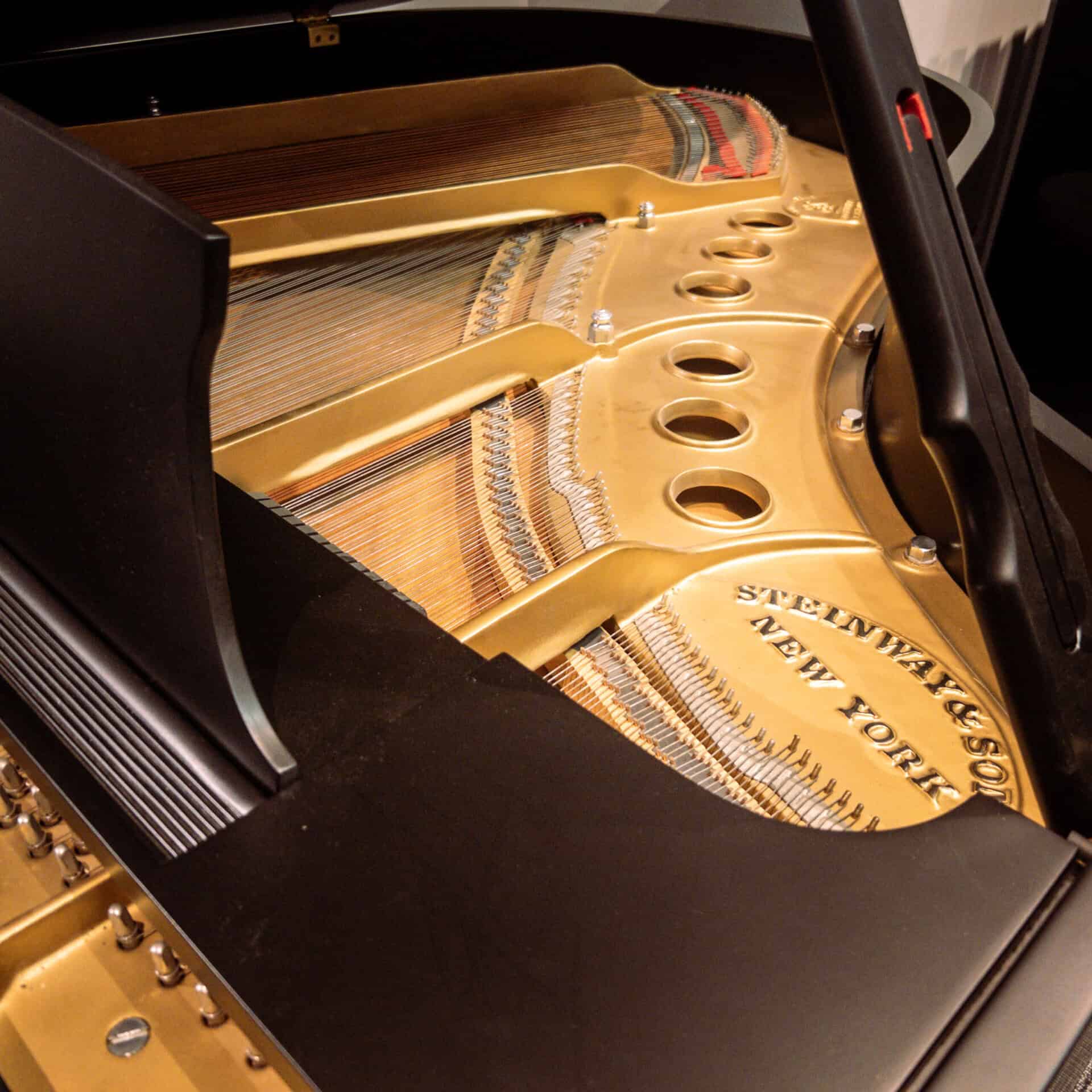 Used Steinway M Grand Piano in Satin Ebony - Image 4