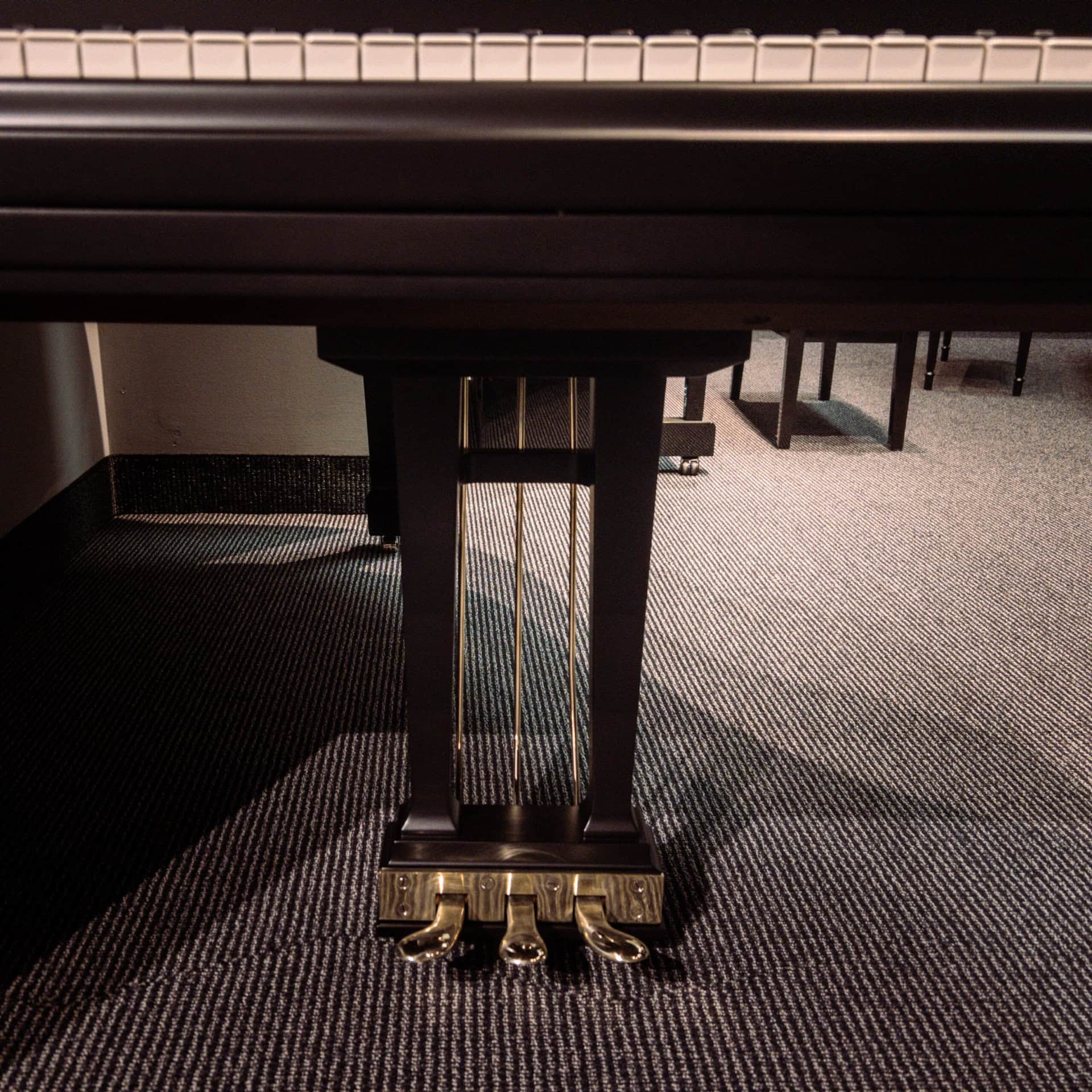Used Steinway M Grand Piano in Satin Ebony - Image 3