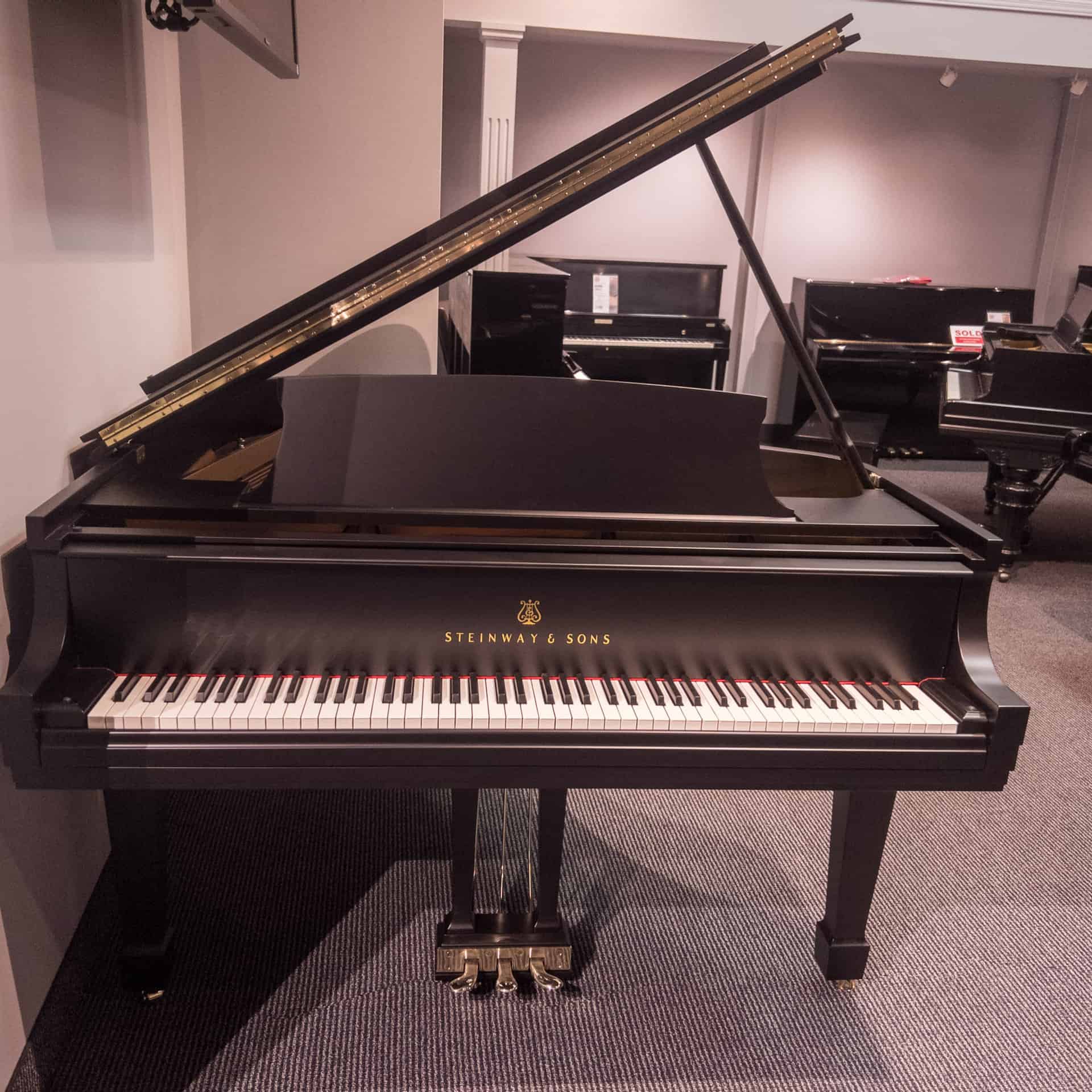 Used Steinway M Grand Piano in Satin Ebony